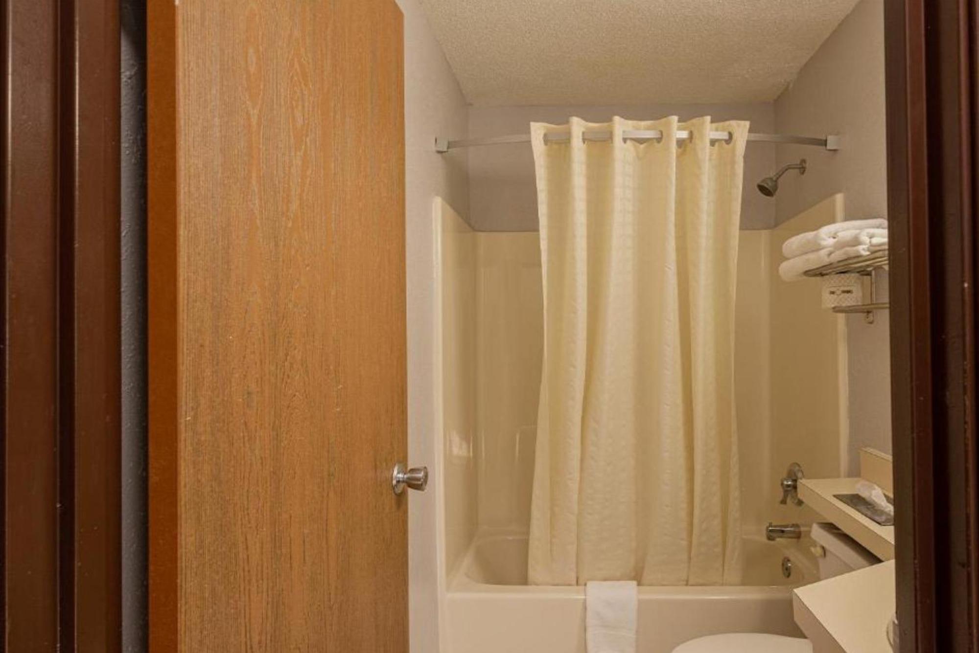 Coratel Inn & Suites By Jasper Hastings 外观 照片